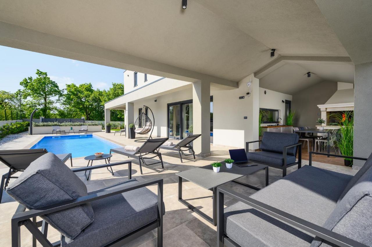 Villa Nobu Mali Vareški Exteriér fotografie