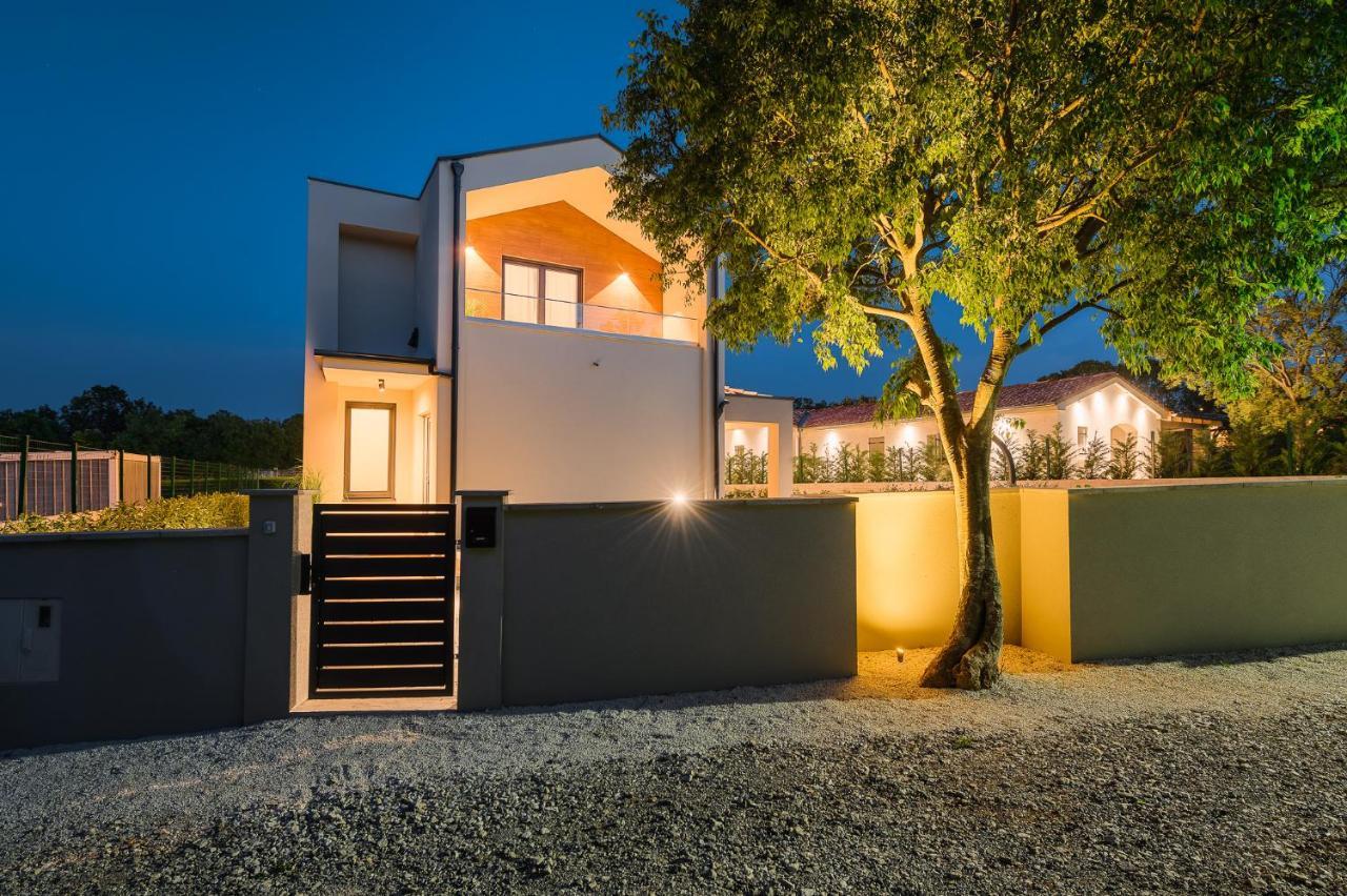Villa Nobu Mali Vareški Exteriér fotografie