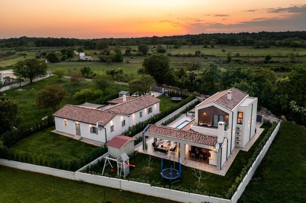 Villa Nobu Mali Vareški Exteriér fotografie