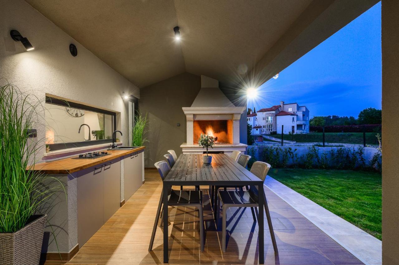 Villa Nobu Mali Vareški Exteriér fotografie