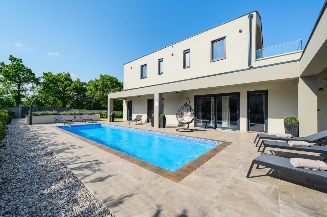Villa Nobu Mali Vareški Exteriér fotografie
