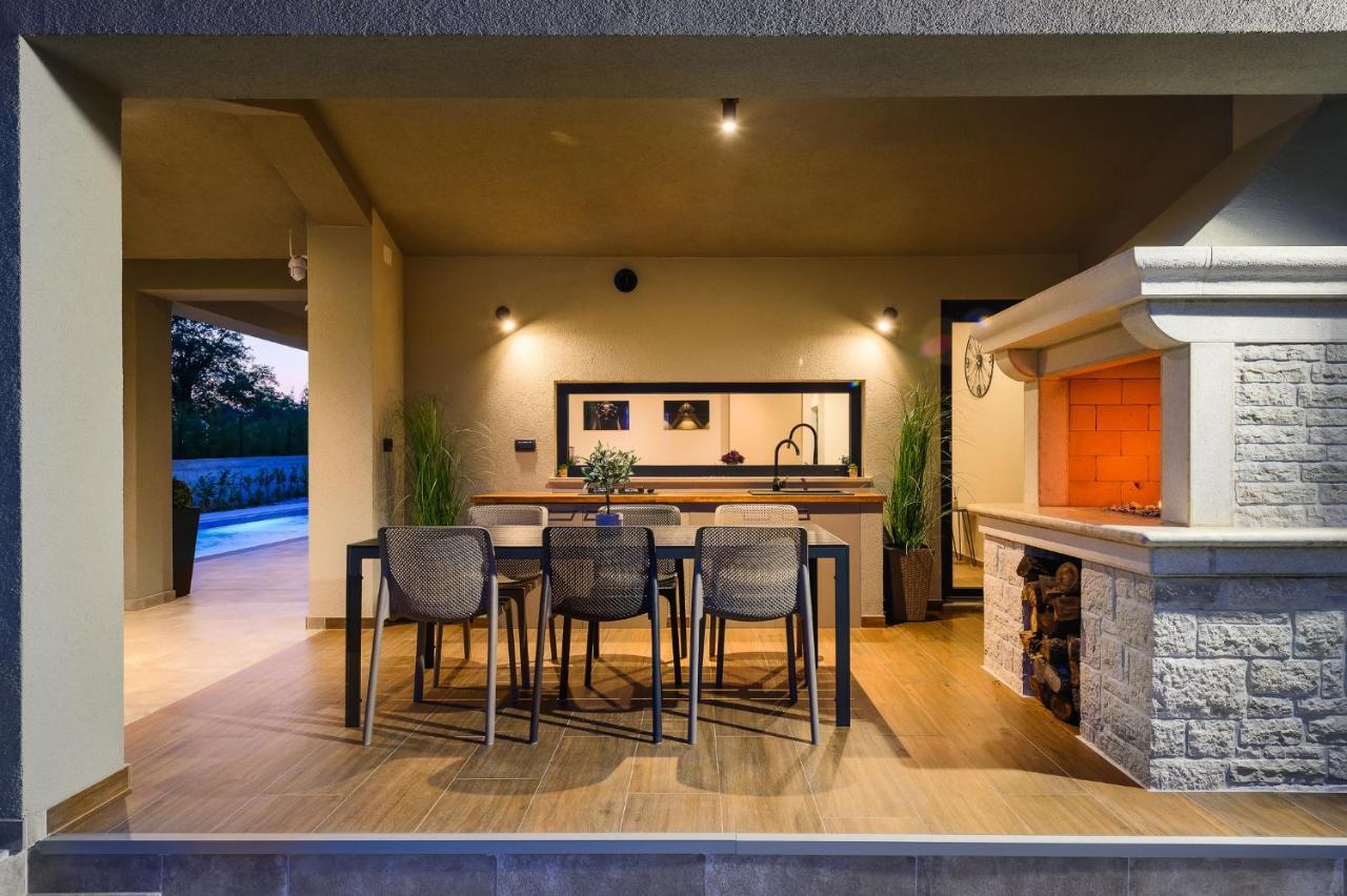 Villa Nobu Mali Vareški Exteriér fotografie